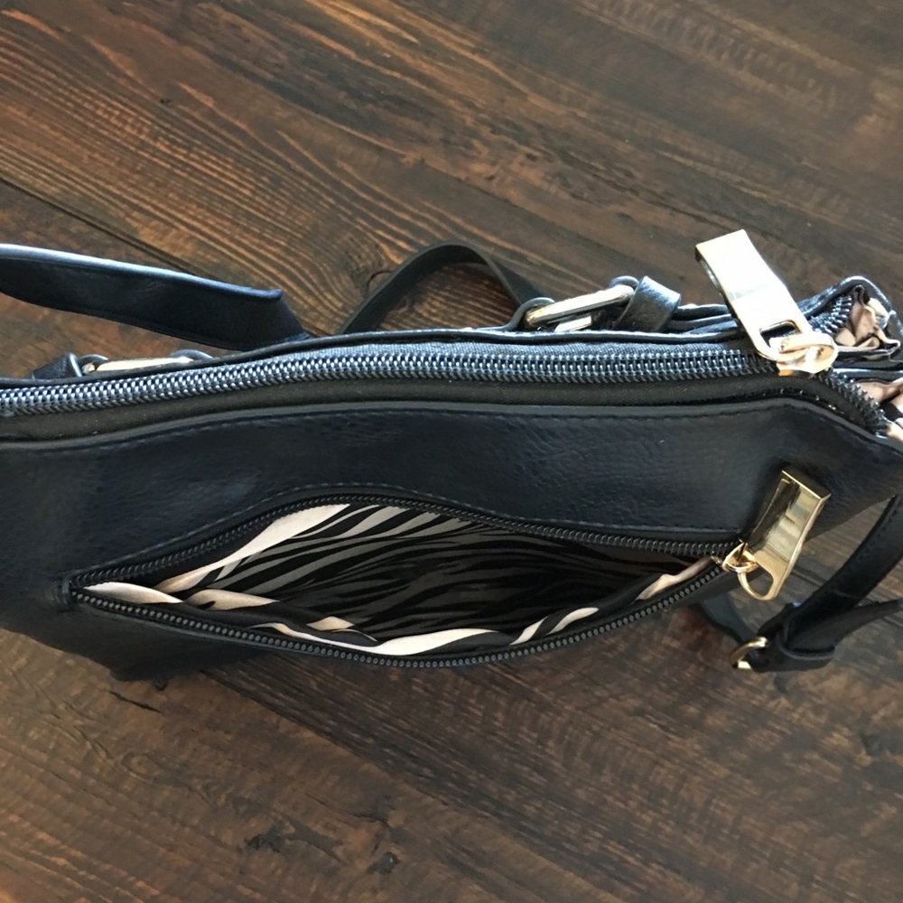 Black and Gold Bag - Picture 7 of 8
